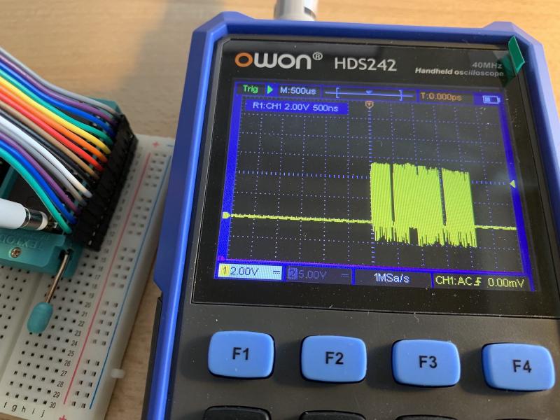 Measure EEPROM Programmer for Arduino with an Oscilloscope. Ribbon Cable Noise