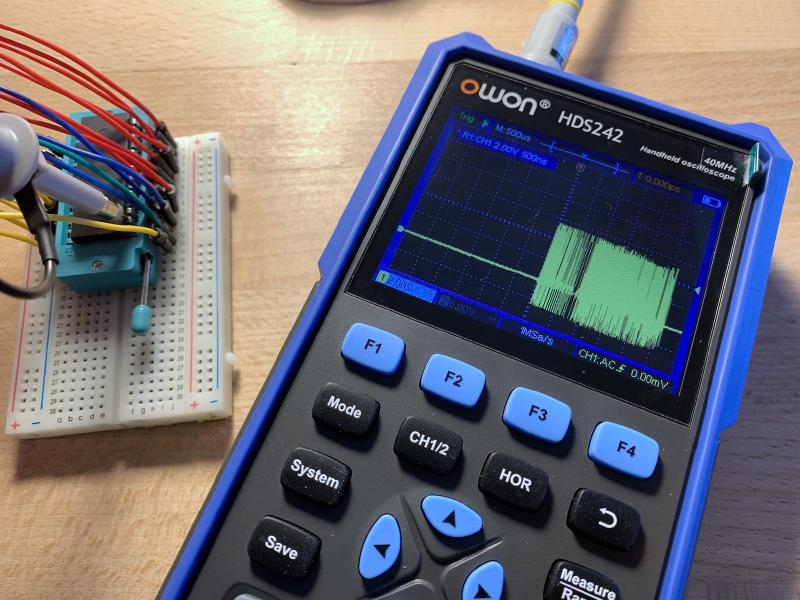 Measure EEPROM Programmer for Arduino with an Oscilloscope. Jumper Wires Noise